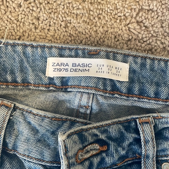 Zara Basics Light Wash Denim Ripped Jeans - Picture 3 of 4